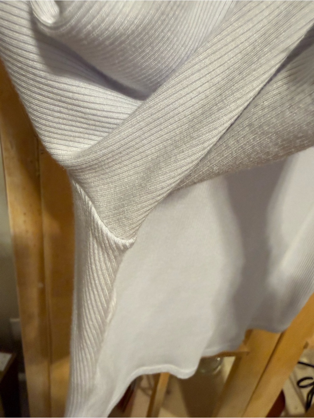 ALO Yoga White Ribbed Mock Neck Crop Top - Picture 4 of 4